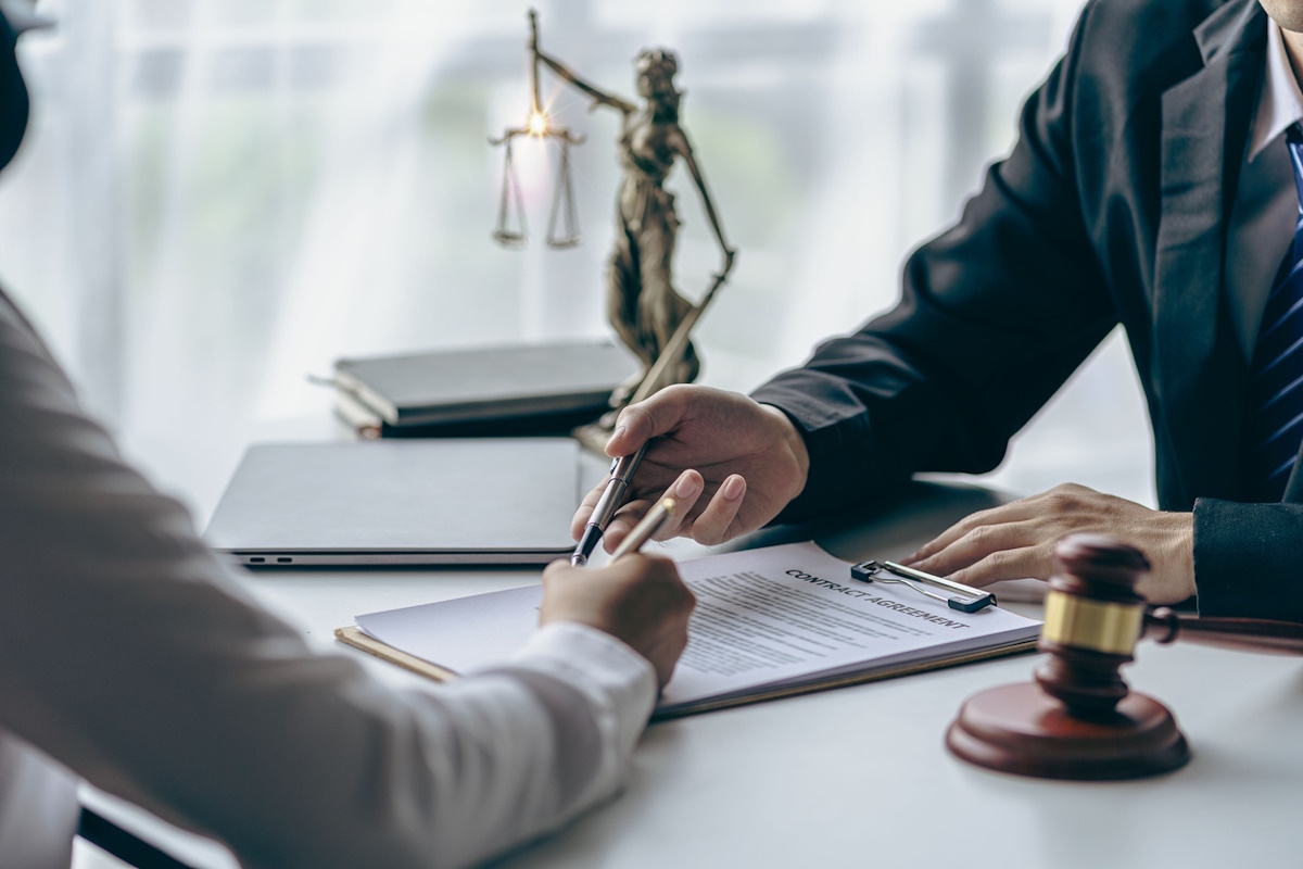 When Should You Hire a Business Lawyer? Key Warning Signs